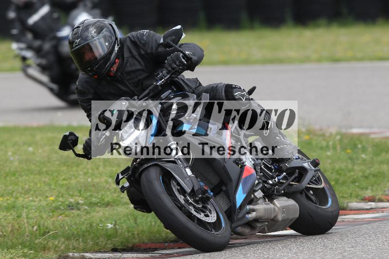 Archiv-2025/10 23.04.2025 Cornu Master School ADR/rot-rouge/35